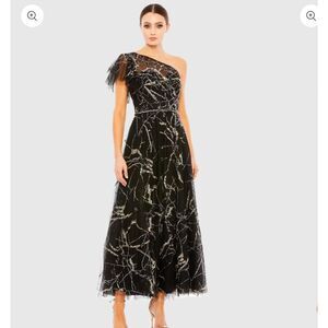 MAC DUGGAL Two Tone One Shoulder A Line Dress in black size 4 NWT